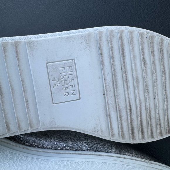 Eileen Fisher Prop Platform Sneaker Gold
Iridescent Metallic Sparkle Shoe 7.5 - Picture 7 of 8